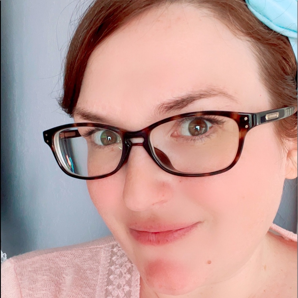 Meet your Posher, Claire